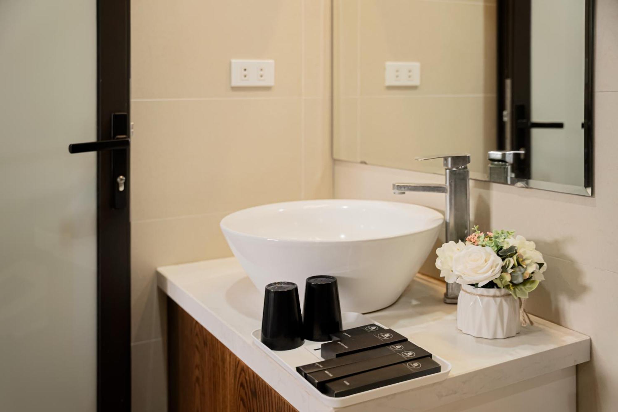 22Housing Hotel & Residence 60 Linh Lang Hanoi Dış mekan fotoğraf